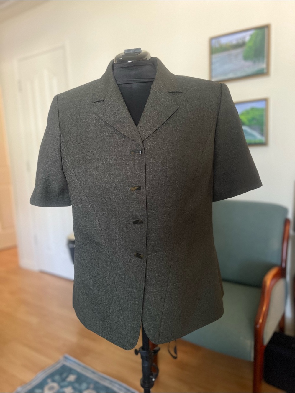 Le Suit Short-Sleeve Tailored Blazer in Olive Green